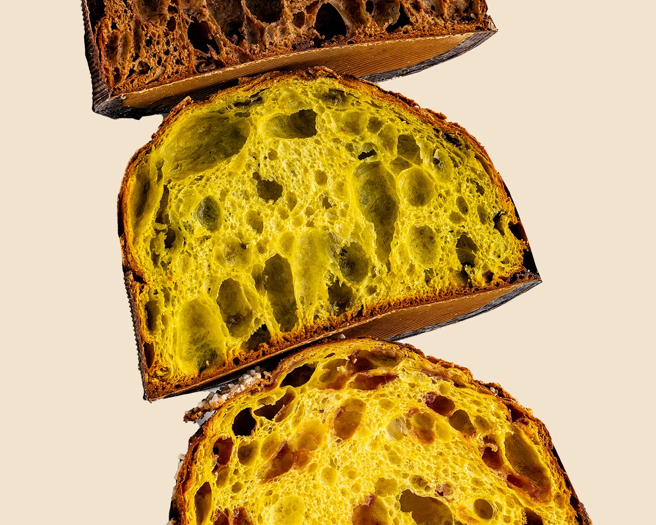 Tre fette di panettone Andreoletti a confronto
